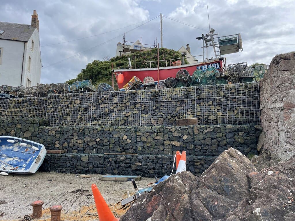 Bronjong di area pesisir dan lembap (foto referensi)